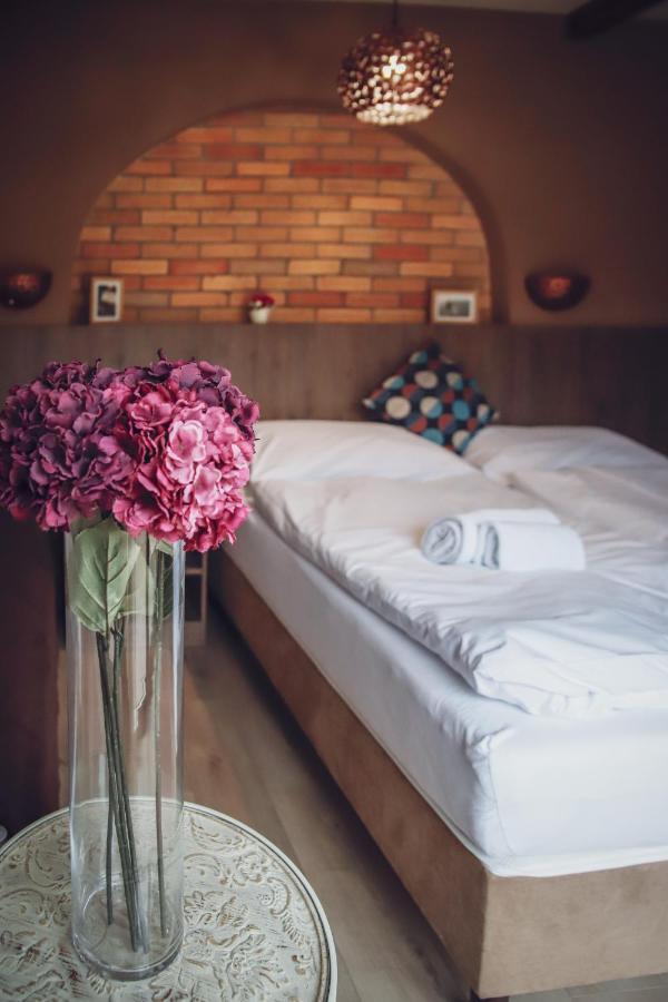 Bed and Breakfast Dreko Panzio & Borbisztro Győrújbarát Exterior foto