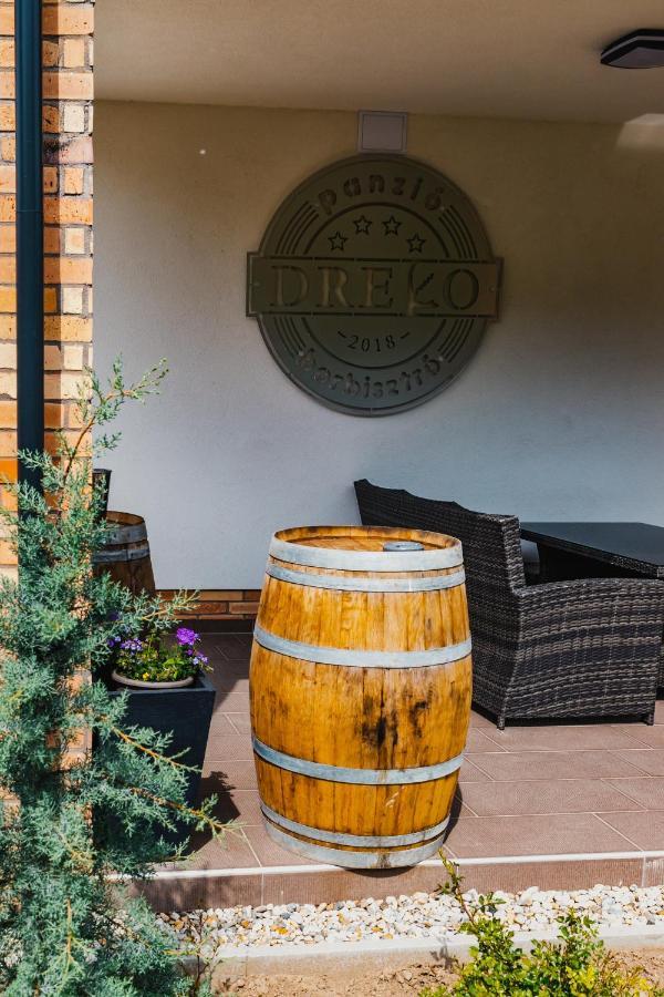 Bed and Breakfast Dreko Panzio & Borbisztro Győrújbarát Exterior foto