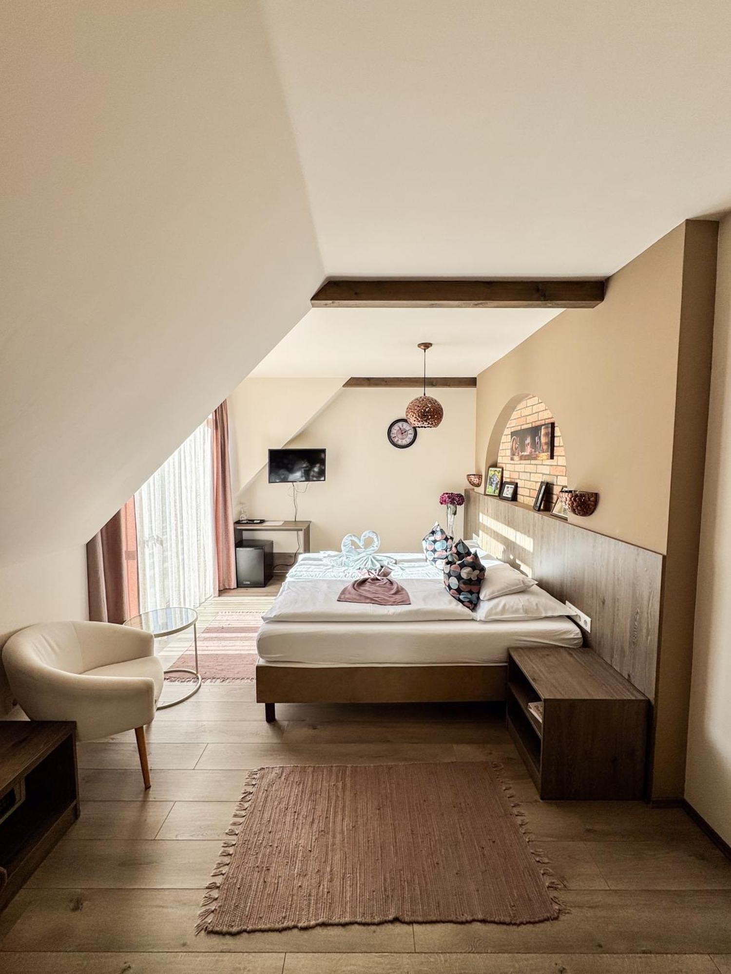 Bed and Breakfast Dreko Panzio & Borbisztro Győrújbarát Exterior foto