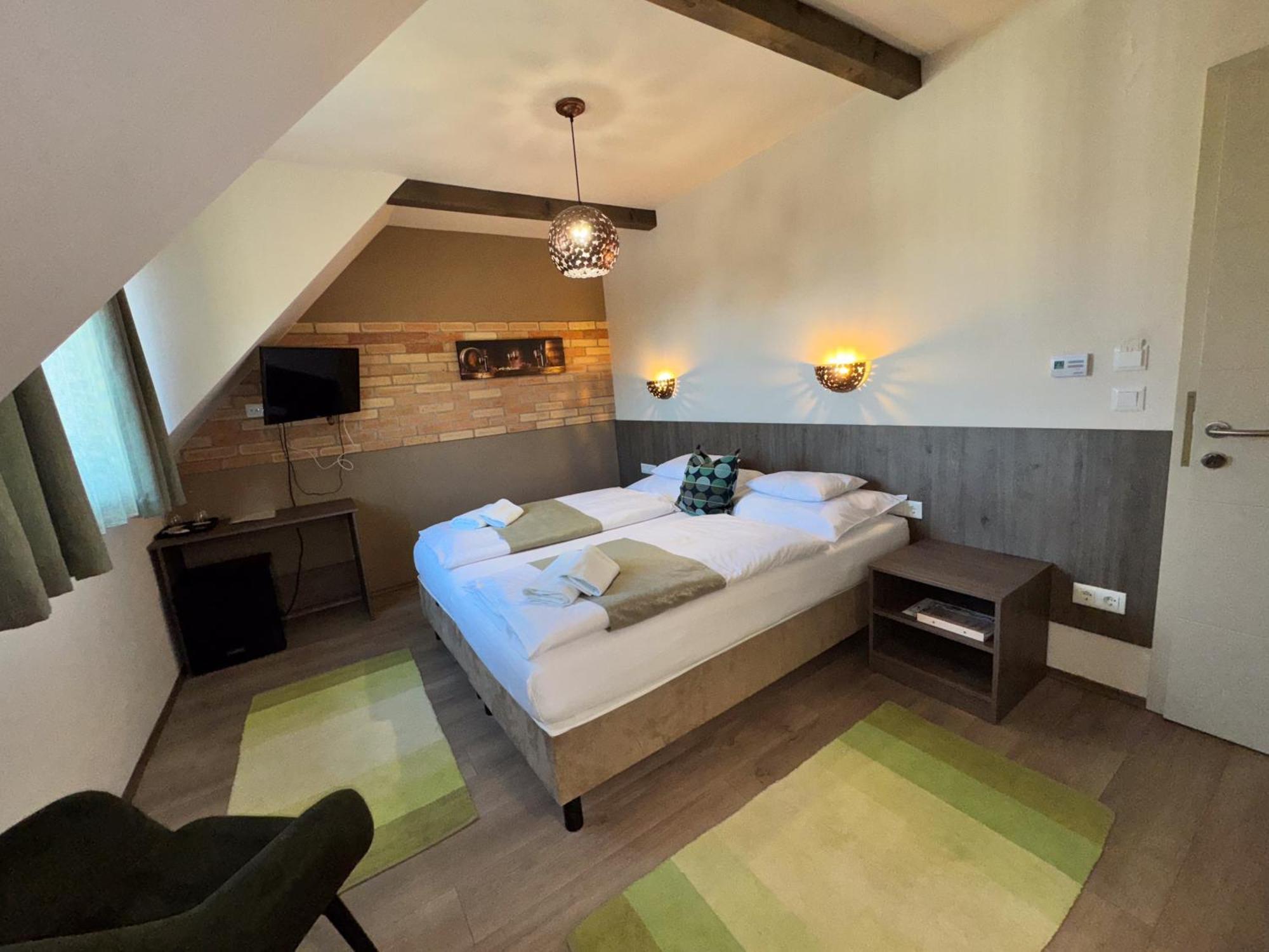Bed and Breakfast Dreko Panzio & Borbisztro Győrújbarát Exterior foto