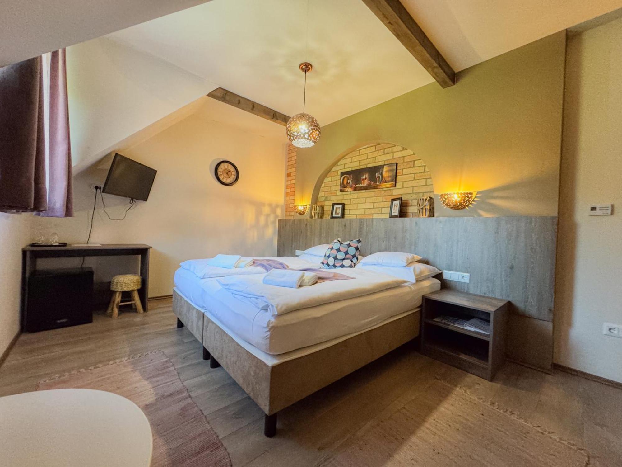 Bed and Breakfast Dreko Panzio & Borbisztro Győrújbarát Exterior foto